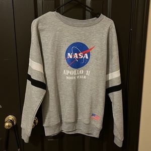 Gray oversized sweatshirt with NASA design size M (rarely used)